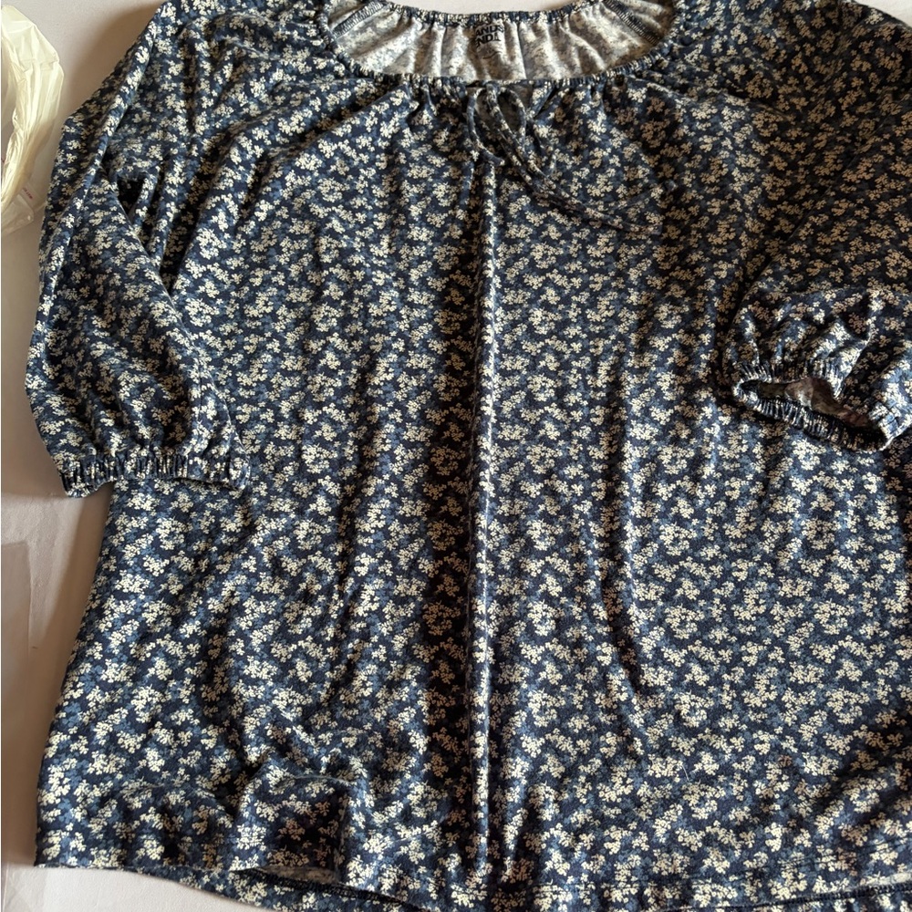 Lands'‎ End Navy Floral Blouse - Picture 5 of 6